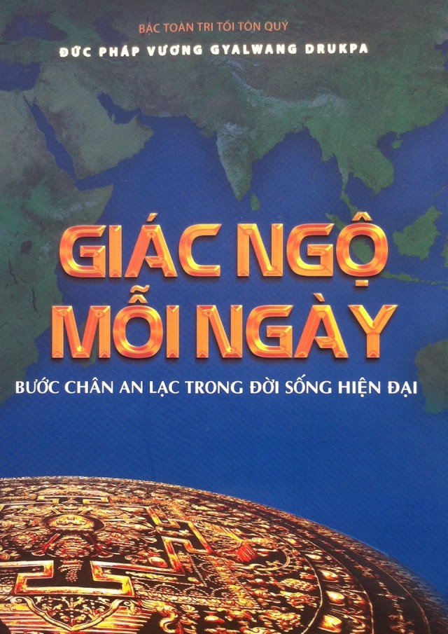 Bìa cuốn sách "Giác ngộ mỗi ngày - Bước chân an lạc trong thời hiện đại".